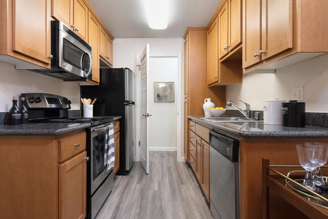 Building Photo - 1000 Escalon Ave