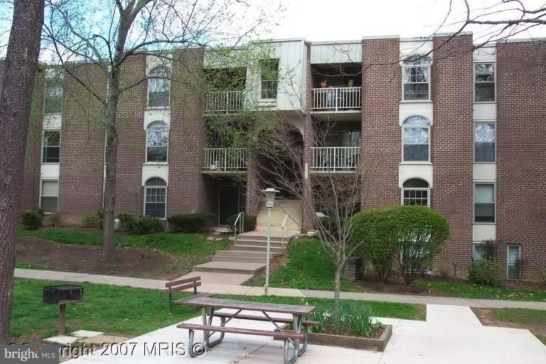 Foto principal - 3300 Woodburn Village Dr