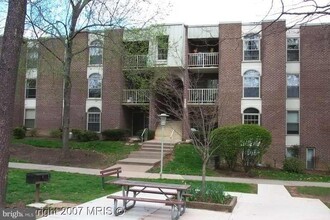 Building Photo - 3300 Woodburn Village Dr