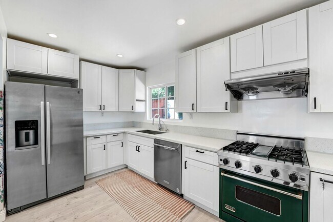 Foto del edificio - Charming Pasadena Duplex – Upstairs Unit