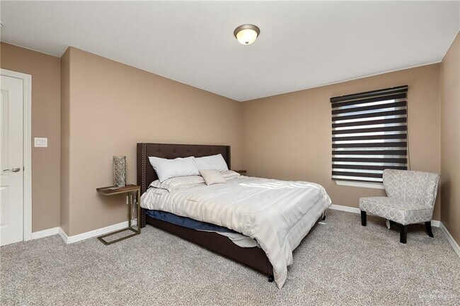 Building Photo - 10 Robin Ave