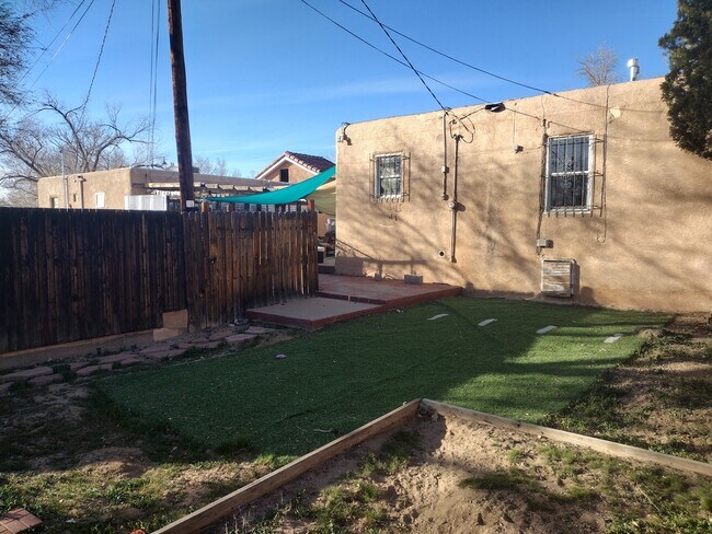 Foto del edificio - 1204 Coal Ave SE