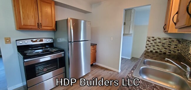 Building Photo - 6660 Pinetree Dr