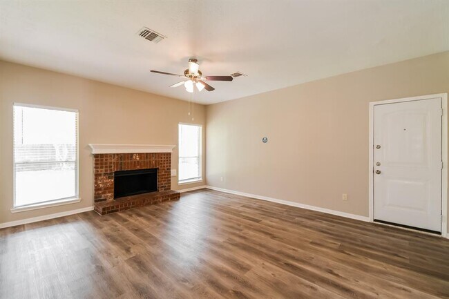 Foto del edificio - 3626 Timothy Ln