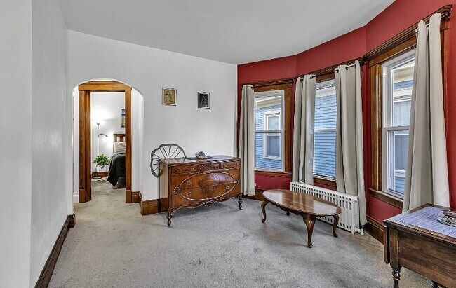 Foto del edificio - 417 W Delavan Ave