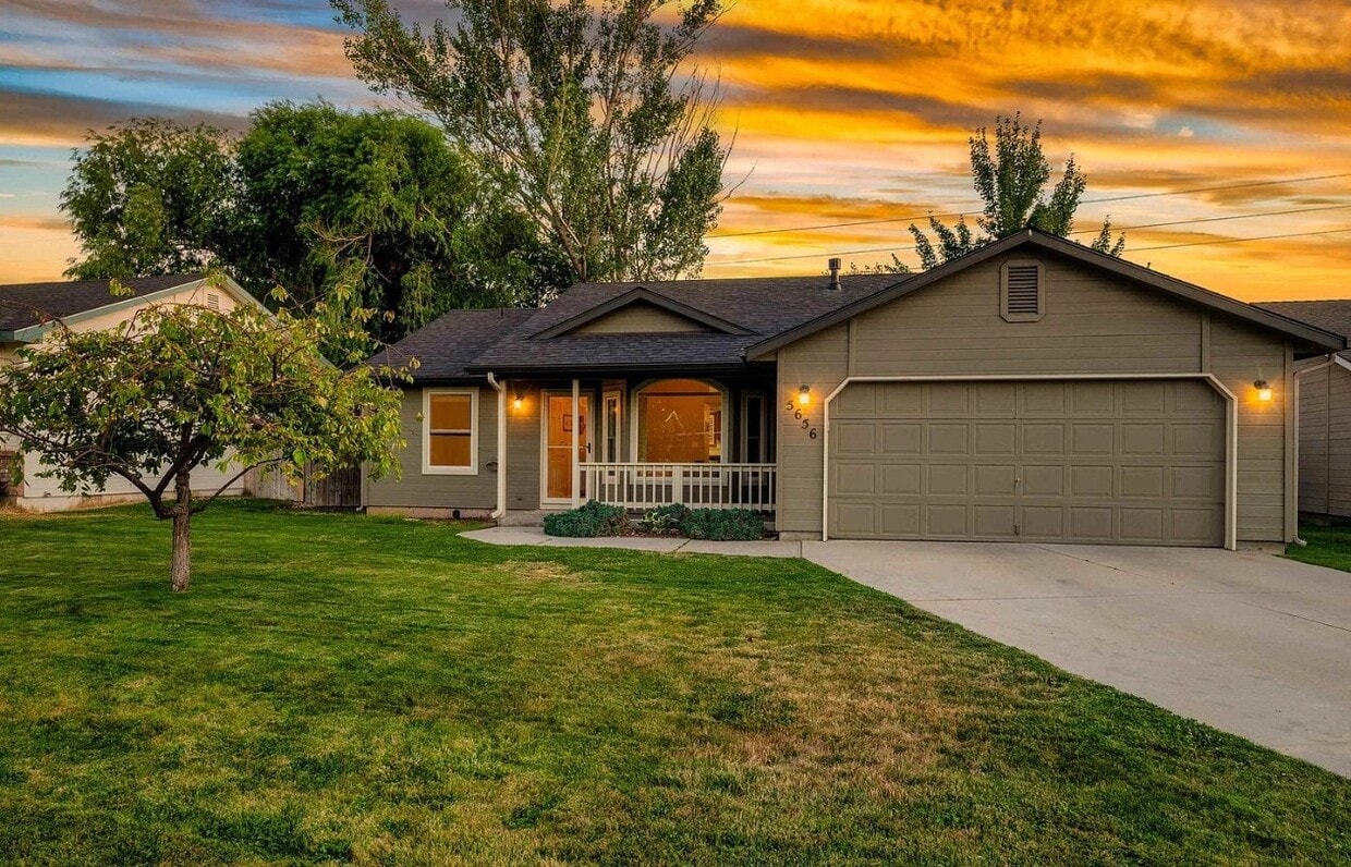 Primary Photo - 5656 S Onaga Pl