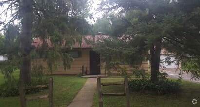 Building Photo - 1210 Blaine Dr