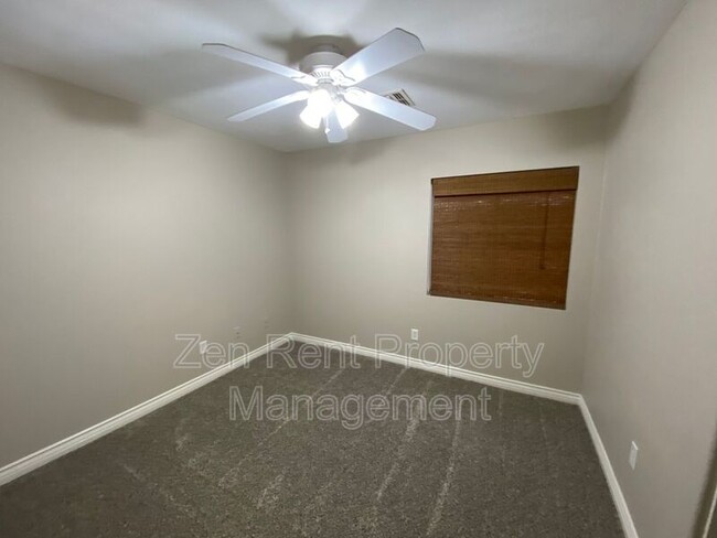 Building Photo - 2107 S Drexel