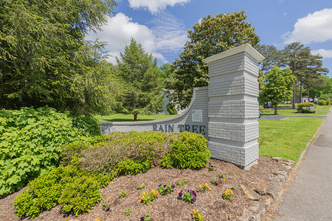 Building Photo - Raintree Apartments