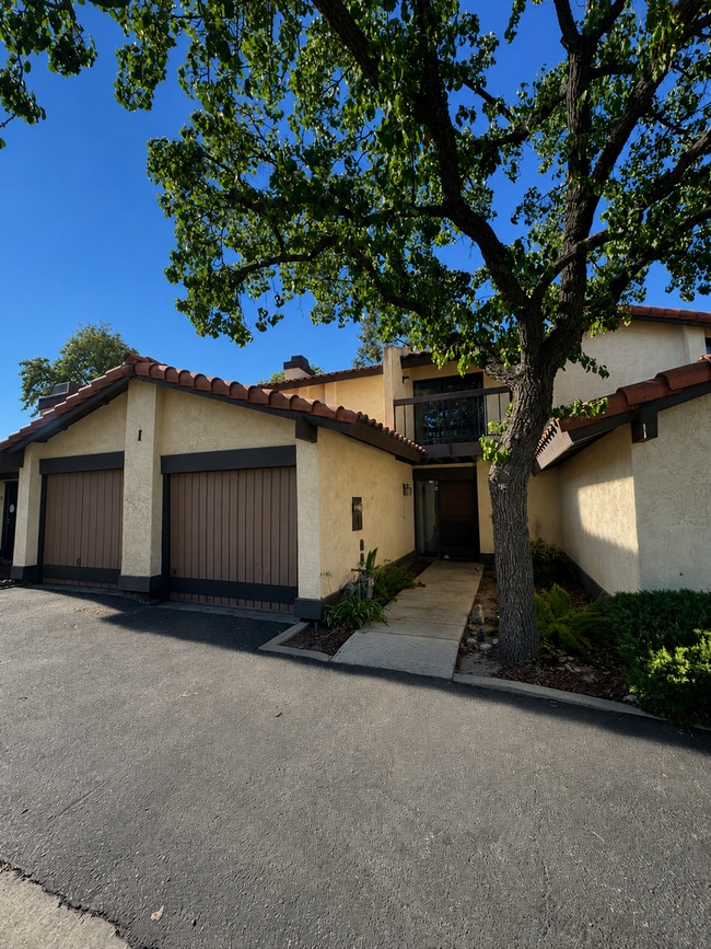 Building Photo - Beautiful Condo For Rent