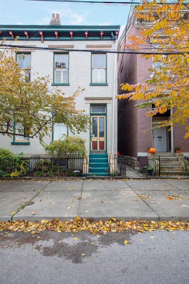 Building Photo - 214 E 5th St