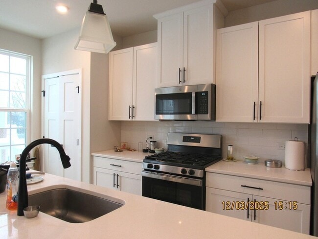 Foto del edificio - 155 Canterbury Way