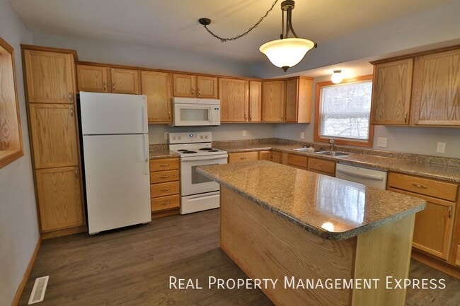 Building Photo - 3 Bedroom Duplex in Eastern Sioux Falls!