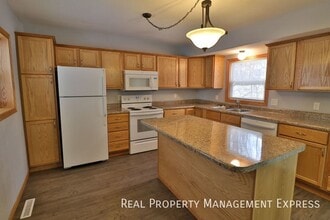 Building Photo - 3 Bedroom Duplex in Eastern Sioux Falls!
