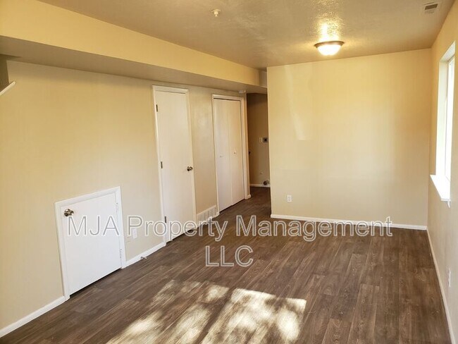 Foto del edificio - 966 W Center St