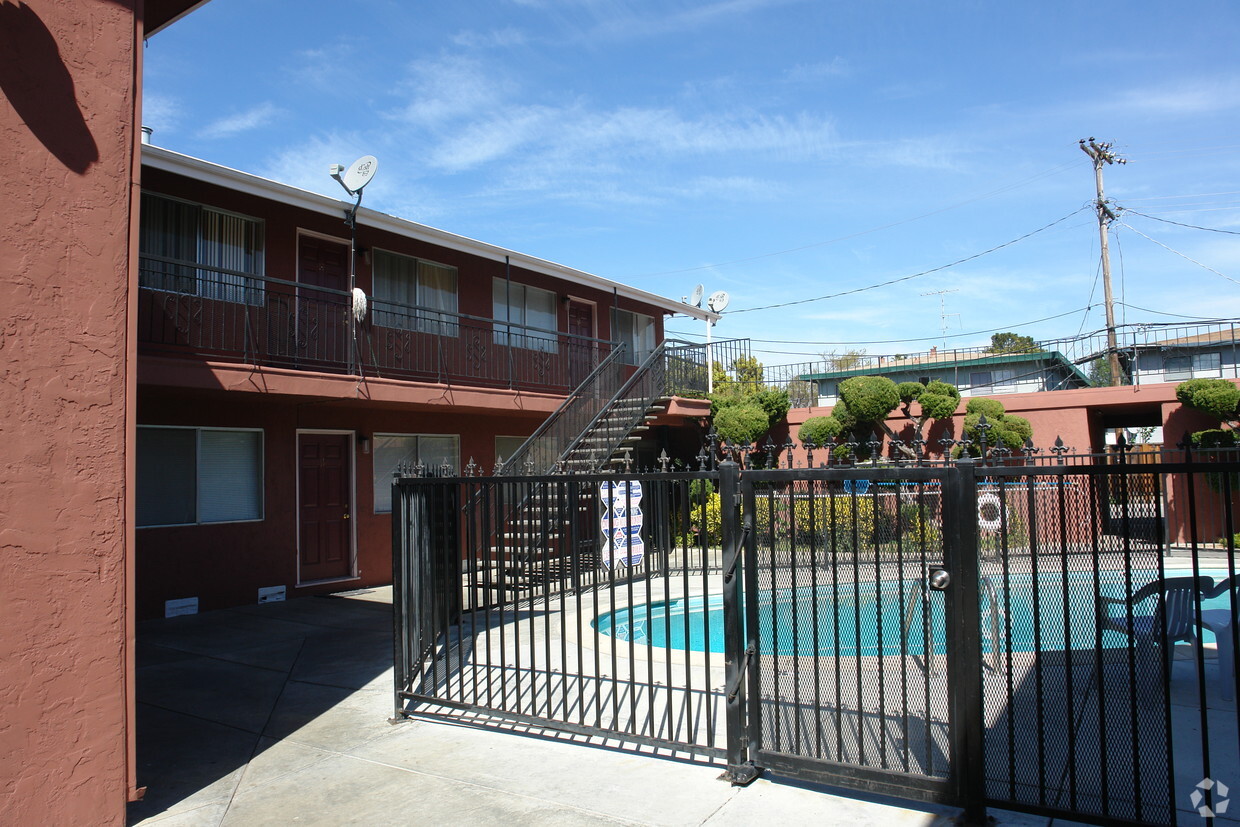 Primary Photo - 3241-3249 Cadillac Dr