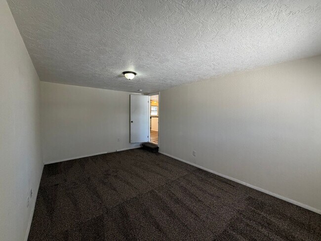 Building Photo - 317 Cagua Dr NE