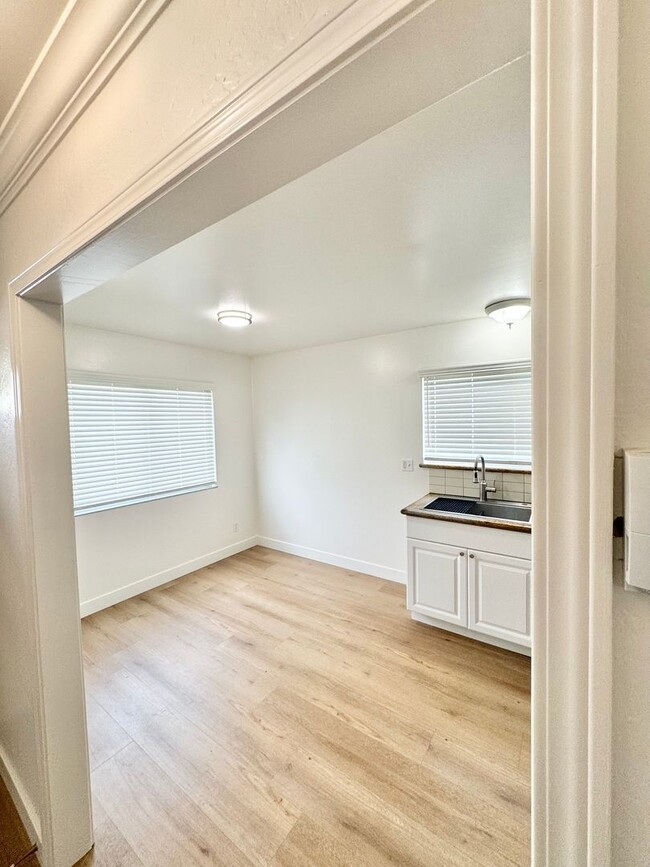 Building Photo - Castro Valley 2BD/1.5BA, 2 Story Duplex with Shared Garage