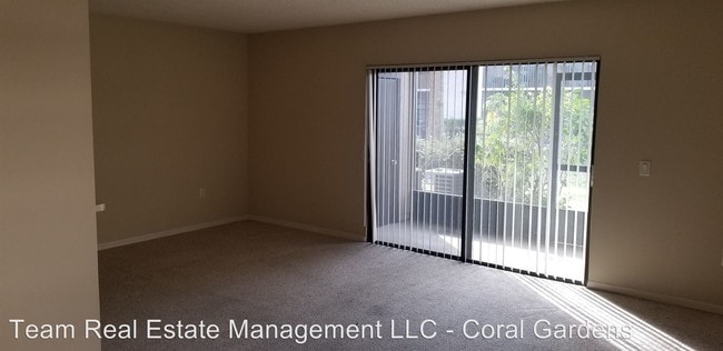 Building Photo - 1 br, 1 bath Apartment - 1056 Mollie Lane