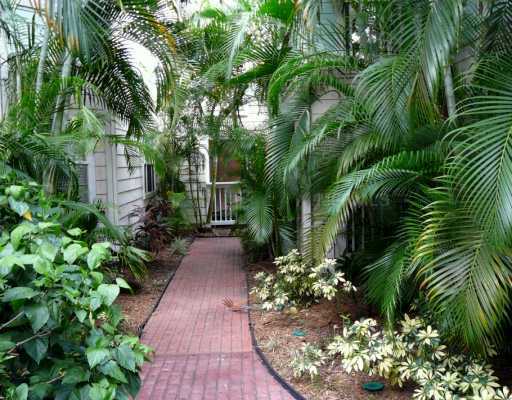Building Photo - Mallory Square - South Tampa condo close t...