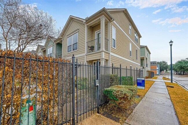 Building Photo - 1721 Stuart St