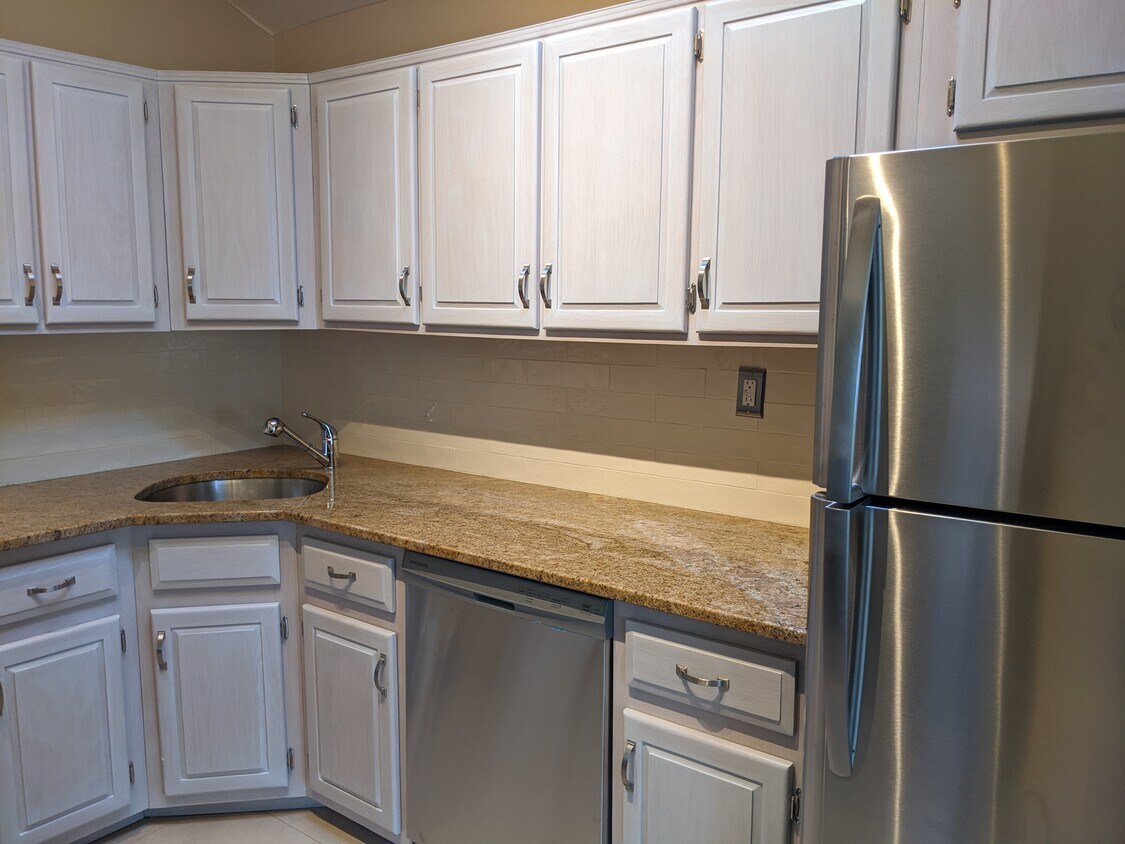Renovated Eat in Kitchen with Stainless Steal Appliances - 9442 Ridge Blvd