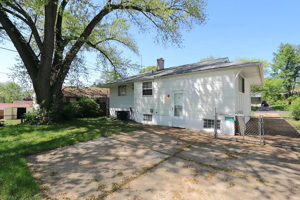 Building Photo - 224 Roderick Dr