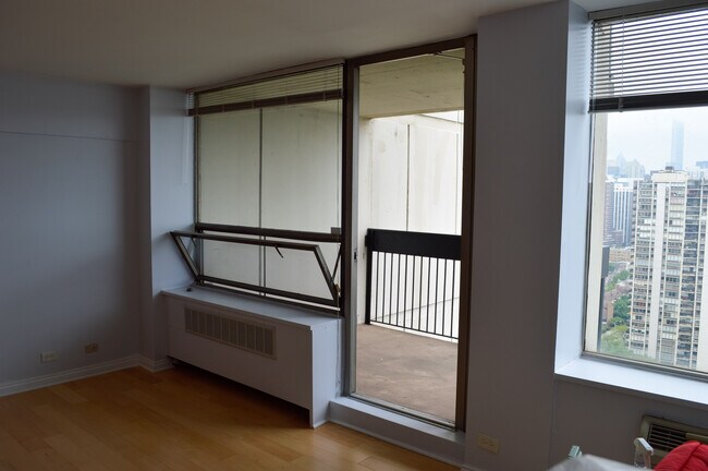 Living area and balcony access - 1460 N Sandburg Ter