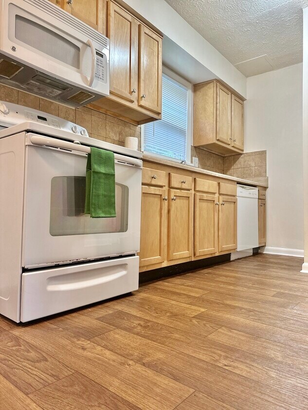 Oak Park Townhomes 1510 Allison Ln Jeffersonville, IN Apartments