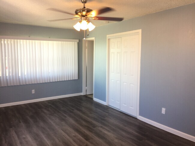 Foto del edificio - 2330 Locust Ave