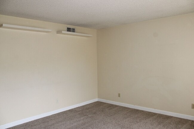 Building Photo - 3141 Kaiser Way