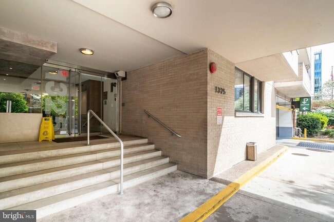 Building Photo - 1325 18th St NW