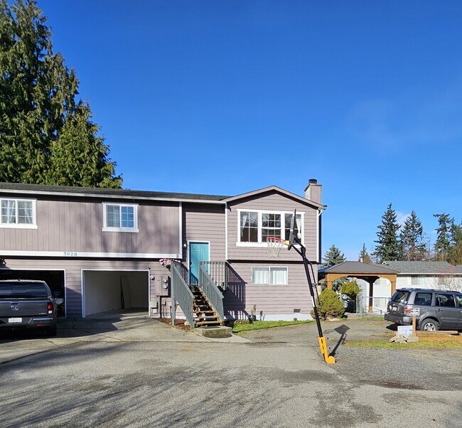 Building Photo - 5926 Seahurst Ave