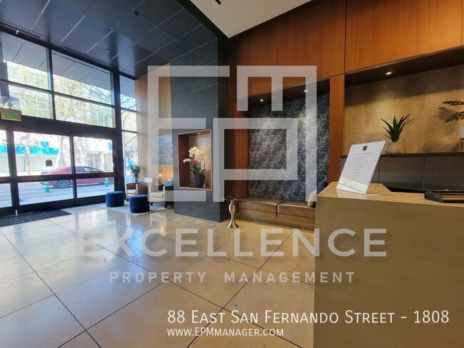 Foto del edificio - Spacious 2/2 Corner Unit with Stunning 18t...