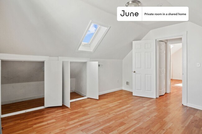 Foto del edificio - Room in Shared 6 bed/2 bath home