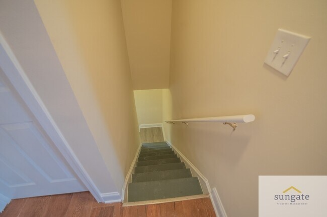 Foto del edificio - 4032 Falls Rd