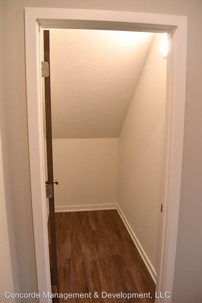 Building Photo - 7645 Greycliff Dr