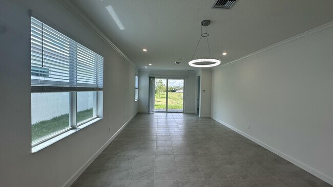 Building Photo - 3052 Cedar Pl
