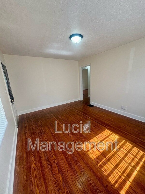 Foto del edificio - 1305 Larchmont Ave