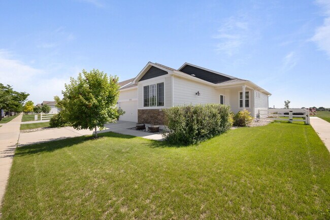 Foto del edificio - 2202 Thoreau Dr