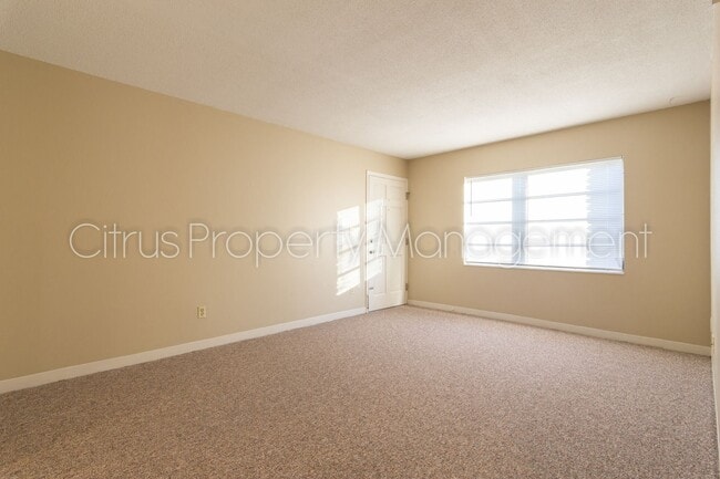 Building Photo - McLean Fairway 3022D