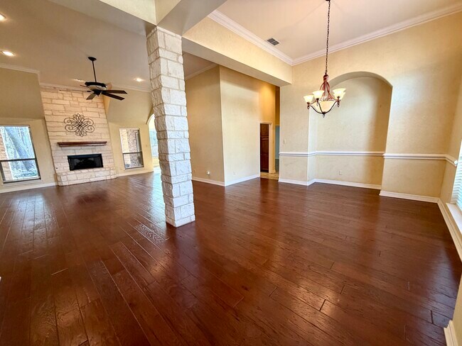 Foto del edificio - 710 Huntwick Ln