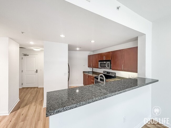 Foto del edificio - Charming 1BD/1BA Condo in East Village with Petco Park Views, A/C, W/D, Balcony, Community Gym & ...