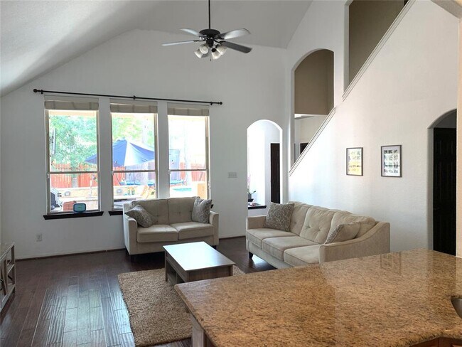 Foto del edificio - 14 Pleasant Point Pl