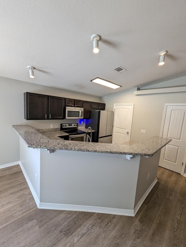 Building Photo - 8450 Island Dr