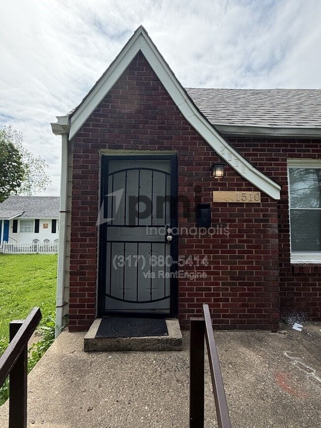 Building Photo - 1512 N Gladstone Ave