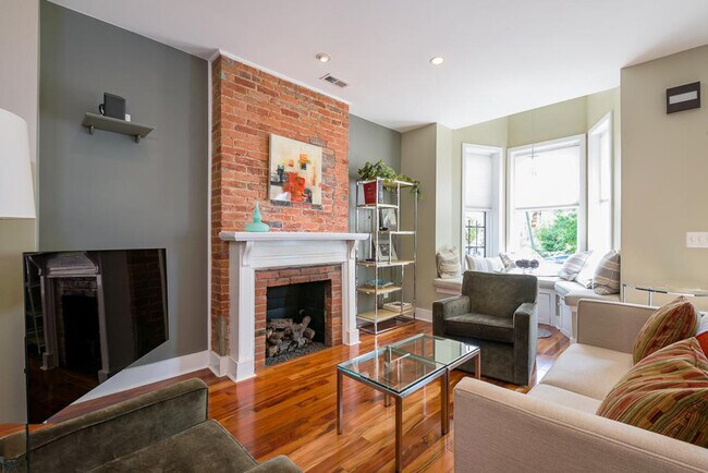 Building Photo - 401 Constitution Ave NE