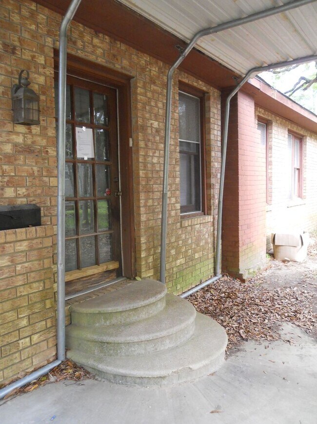Building Photo - 2 Bed 1 Bath House in Pineville