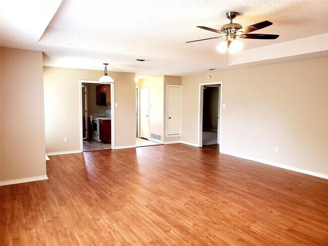 Building Photo - 700 Berry Ln