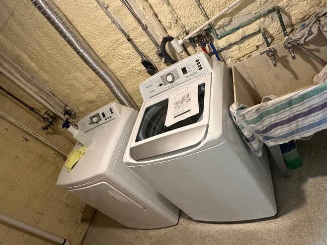 Foto del edificio - 7351 Waldman Ave